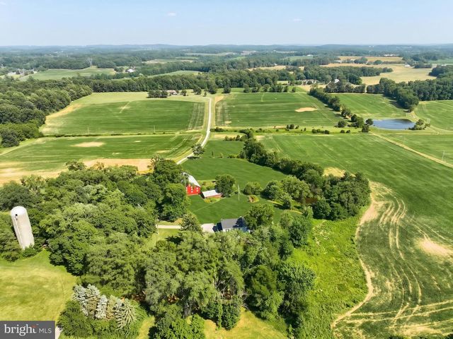25 JOHN EDWARD DR, Littlestown, PA 17340