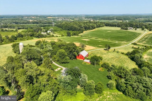 25 JOHN EDWARD DR, Littlestown, PA 17340