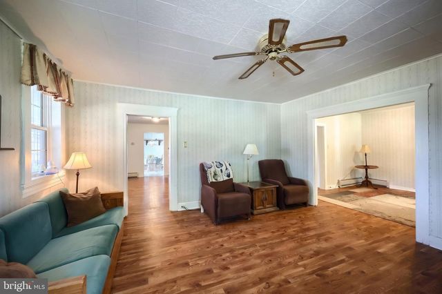 25 JOHN EDWARD DR, Littlestown, PA 17340