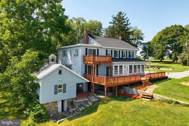 25 JOHN EDWARD DR, Littlestown, PA 17340