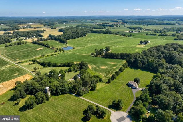 25 JOHN EDWARD DR, Littlestown, PA 17340