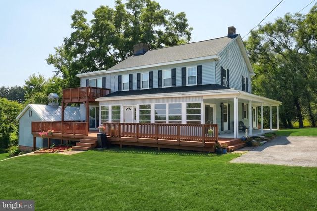 25 JOHN EDWARD DR, Littlestown, PA 17340