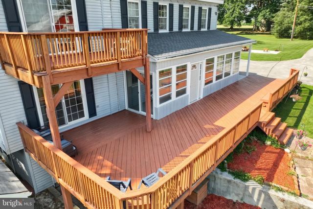 25 JOHN EDWARD DR, Littlestown, PA 17340
