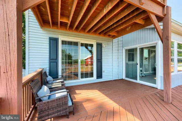 25 JOHN EDWARD DR, Littlestown, PA 17340