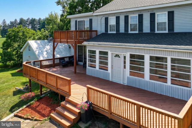 25 JOHN EDWARD DR, Littlestown, PA 17340