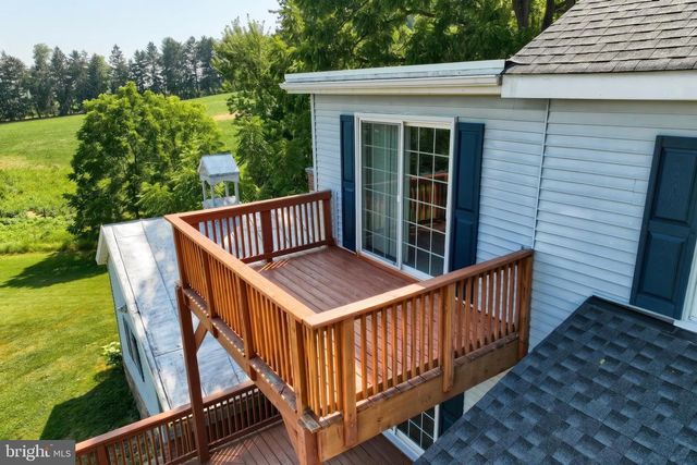 25 JOHN EDWARD DR, Littlestown, PA 17340