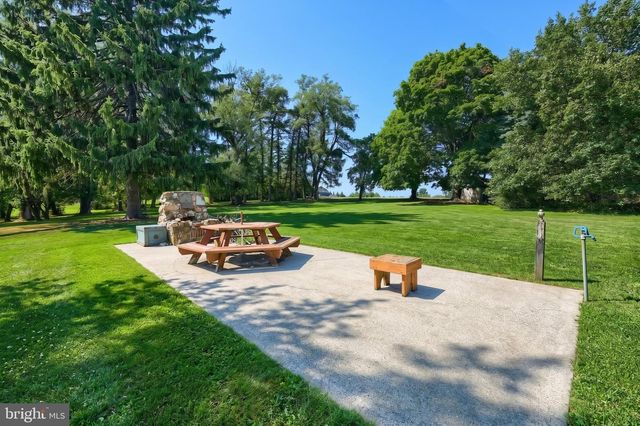 25 JOHN EDWARD DR, Littlestown, PA 17340