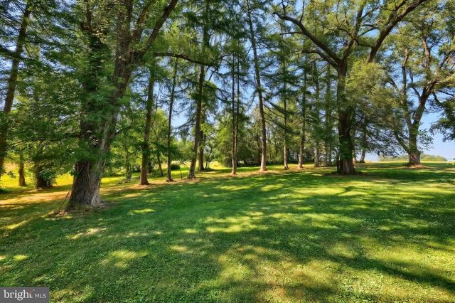 25 JOHN EDWARD DR, Littlestown, PA 17340