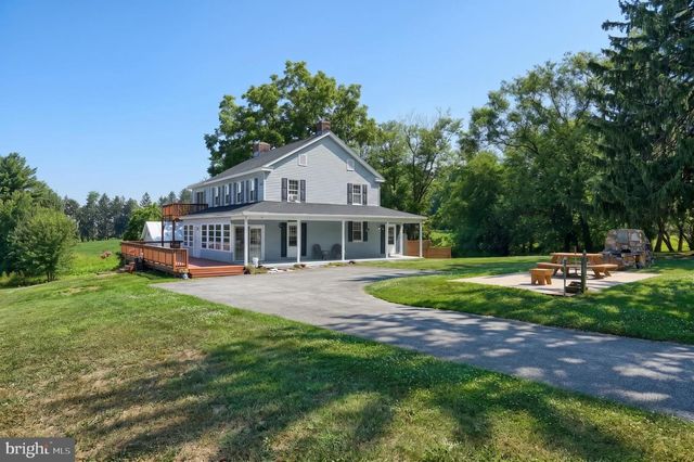 25 JOHN EDWARD DR, Littlestown, PA 17340