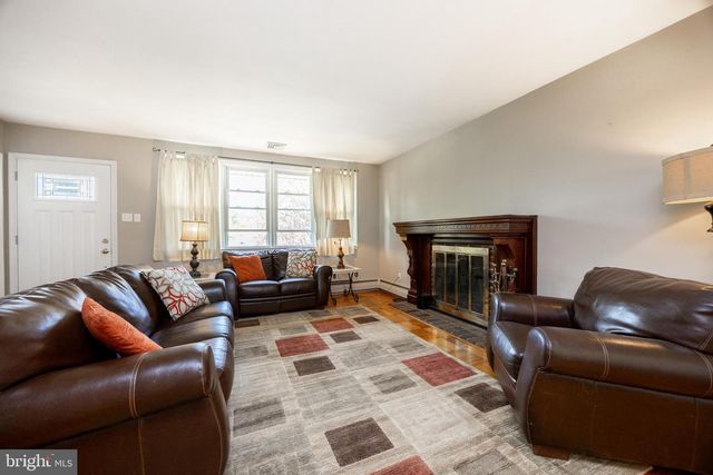 111 BROOKSIDE RD, Newtown Square, PA 19073