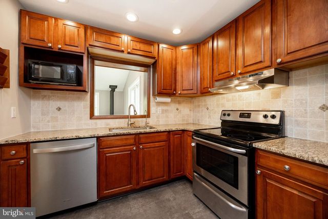 111 BROOKSIDE RD, Newtown Square, PA 19073