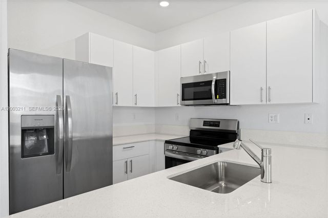 715 SE 15th St ., Homestead, FL 33034