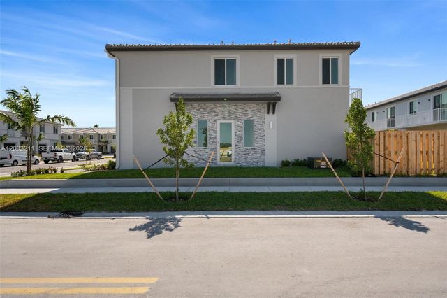 715 SE 15th St ., Homestead, FL 33034