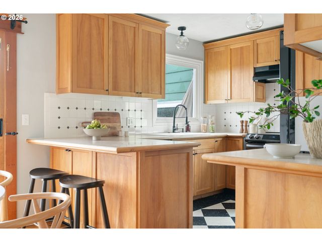 8609 Sw 61ST Ave, Portland, OR 97219