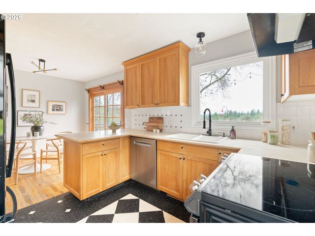 8609 Sw 61ST Ave, Portland, OR 97219