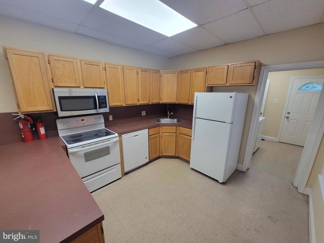 4034 LOCUST ST, Philadelphia, PA 19104
