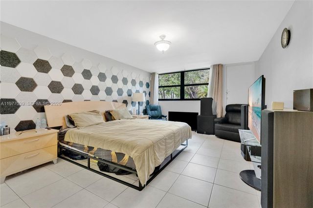 16200 Golf Club Road 102, Weston, FL 33326