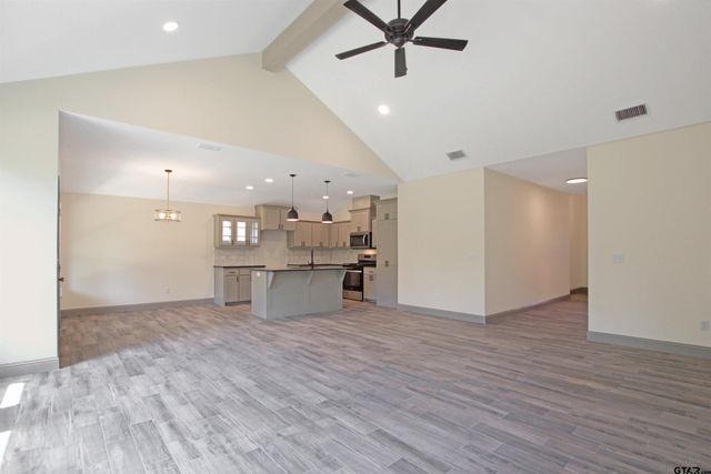 16318 Crossing Cir., Lindale, TX 75771