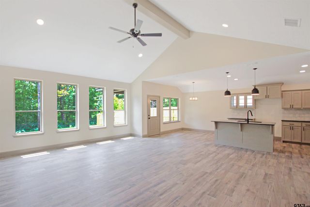 16318 Crossing Cir., Lindale, TX 75771