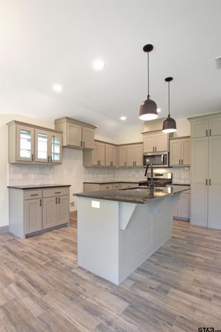 16318 Crossing Cir., Lindale, TX 75771