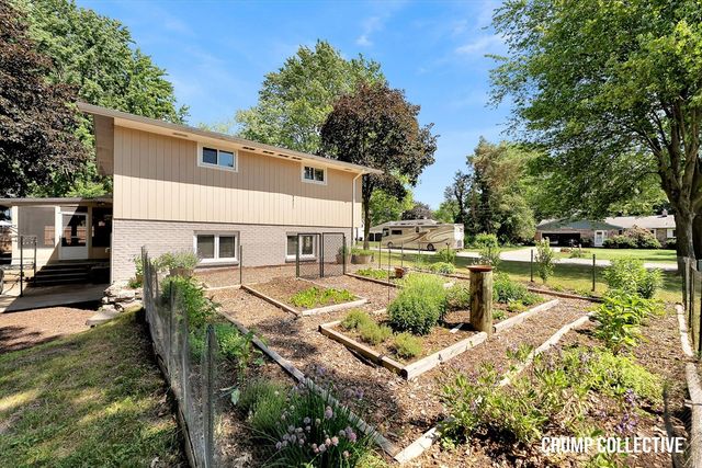 1467 Mapleview Street, Grand Rapids, MI 49508