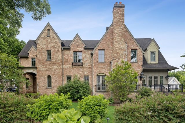 704 S Lincoln Street, Hinsdale, IL 60521