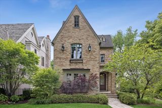 704 S Lincoln Street, Hinsdale, IL 60521