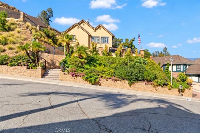 823 Moorside, Glendale, CA 91207