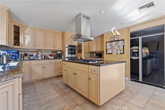 823 Moorside, Glendale, CA 91207
