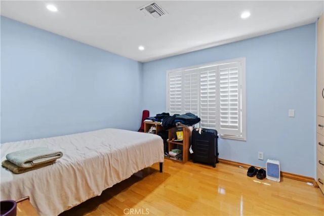 823 Moorside, Glendale, CA 91207