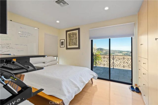 823 Moorside, Glendale, CA 91207