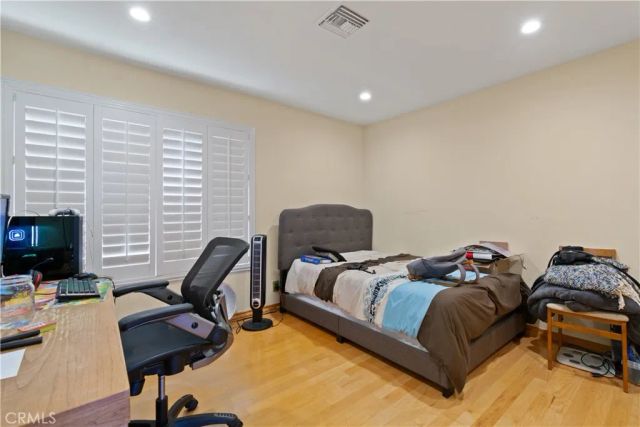 823 Moorside, Glendale, CA 91207