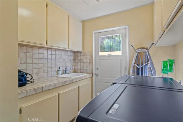 823 Moorside, Glendale, CA 91207