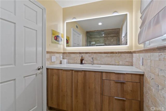 823 Moorside, Glendale, CA 91207