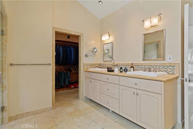 823 Moorside, Glendale, CA 91207