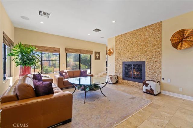 823 Moorside, Glendale, CA 91207