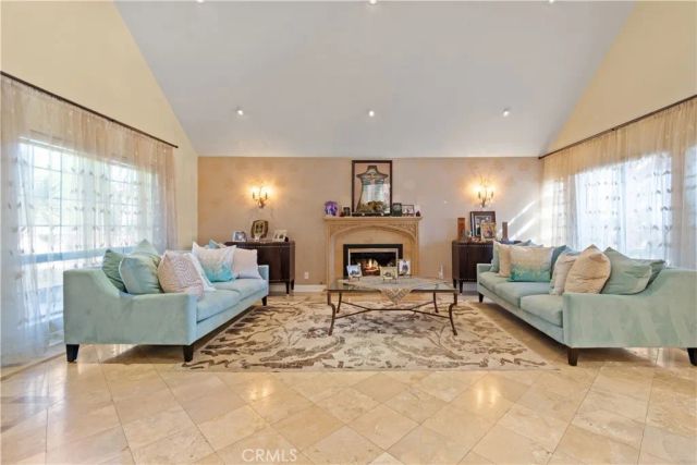 823 Moorside, Glendale, CA 91207