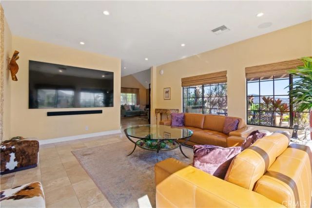 823 Moorside, Glendale, CA 91207