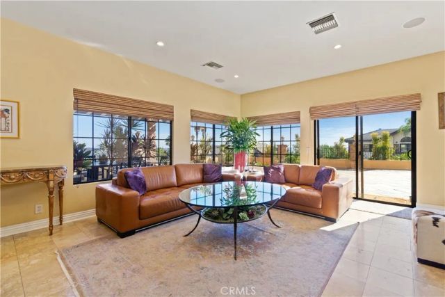 823 Moorside, Glendale, CA 91207