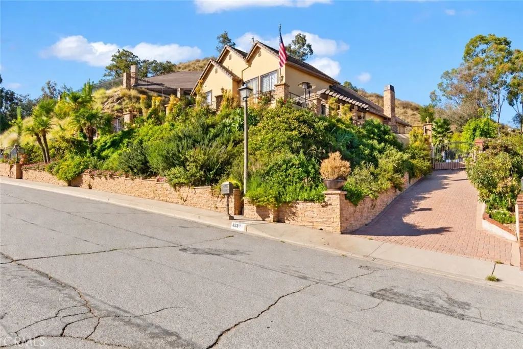 823 Moorside, Glendale, CA 91207