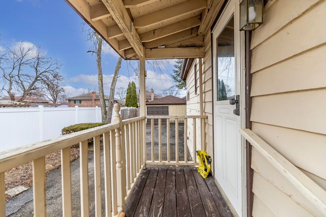 6212 W 92nd Place, Oak Lawn, IL 60453