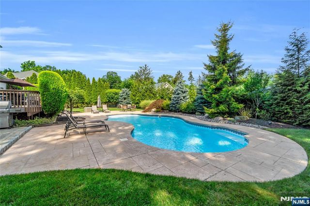 512 Brook Avenue, River Vale, NJ 07675
