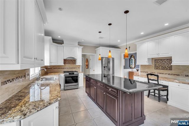 512 Brook Avenue, River Vale, NJ 07675