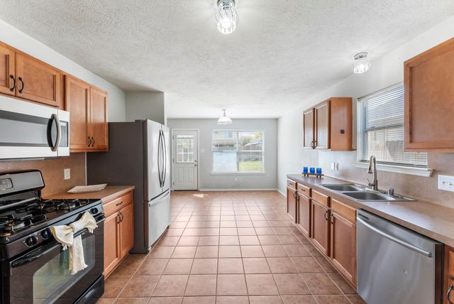 7203 Cool Springs Court, Magnolia, TX 77354