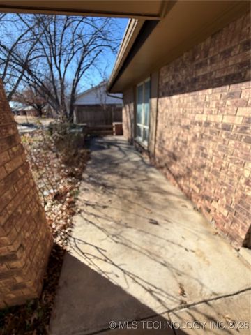 5716 S 80th East Avenue, Tulsa, OK 74145