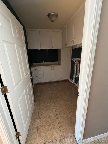 5716 S 80th East Avenue, Tulsa, OK 74145