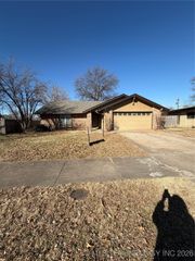 5716 S 80th East Avenue, Tulsa, OK 74145