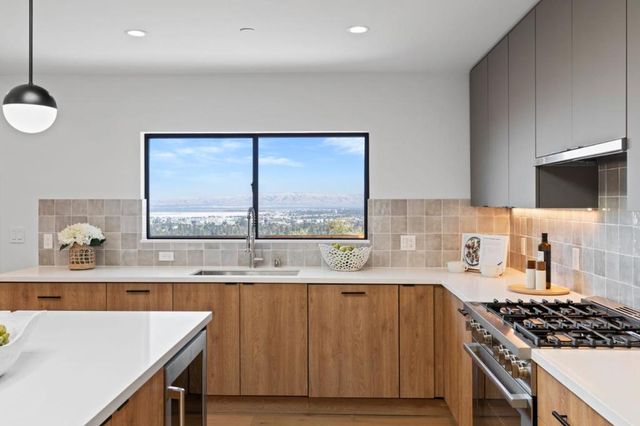 760 Loma Court, Redwood City, CA 94062