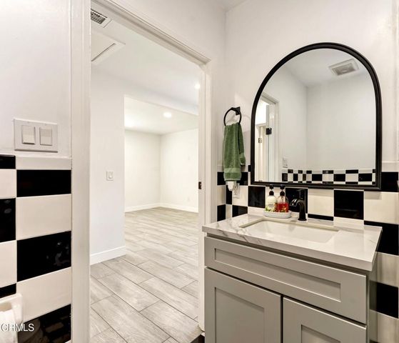 1121 La Puerta Street, Los Angeles, CA 90023