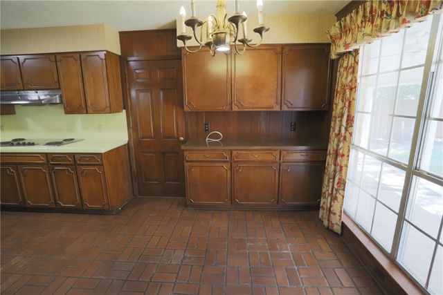 1000 W 6th Street, Mcgregor, TX 76657